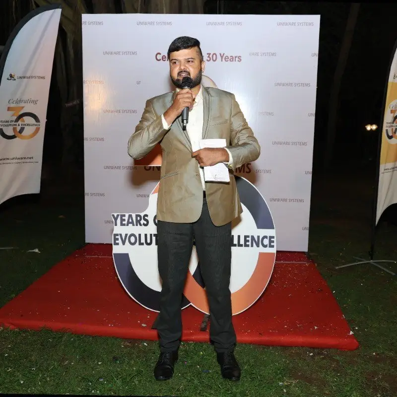 VMware consultant speaking at corporate event with microphone